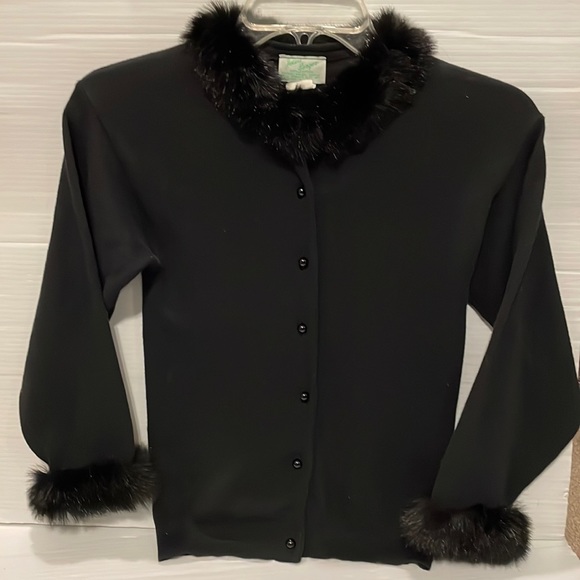 🌟HP🌟Julius Berger Girls Faux Fur Collar and Trim sleeves/ L/S sweater Size 7-8 - Picture 15 of 15